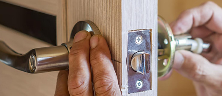 24 hour residential locksmith North Tustin